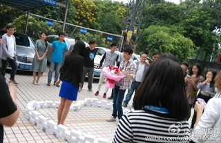 Illustration for article titled Wedding Proposal with 99 iPhones Turned into One Pricey Rejection